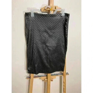 Soho Apparel Ltd. Women’s Black And metallic Stretchy Skirt size Large